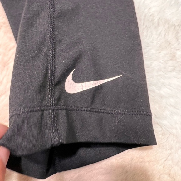 Nike Dri fit compression cropped training leggings womens size medium - Picture 4 of 6